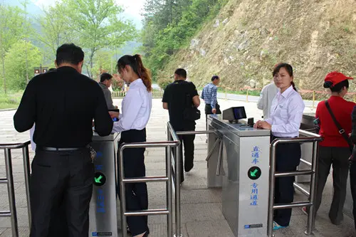 那么景區通道閘如何選擇？景區通道閘選擇要注意哪些問(wèn)題？